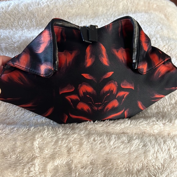 Alexander McQueen Tulip de Manta Clutch - Picture 6 of 14